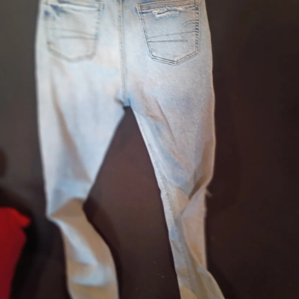 American Eagle Outfitters Light Blue Distressed Boyfriend Jeans - Picture 4 of 5